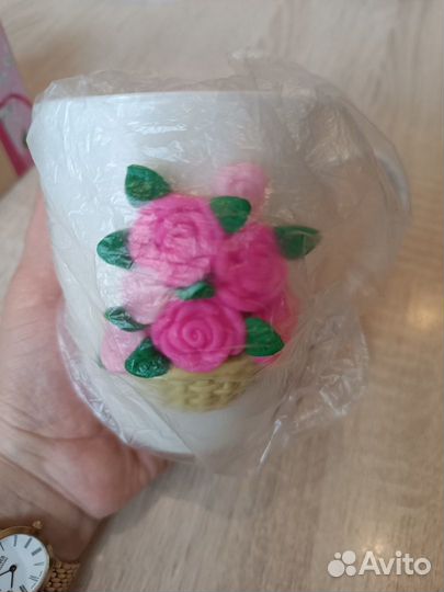 Кружка с объемными цветами
