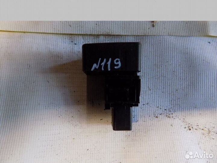 Кнопка аварийной сигнализации Tiida (C11) 2007-201