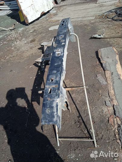 Усилитель переднего бампера Nissan Sunny Ниссан