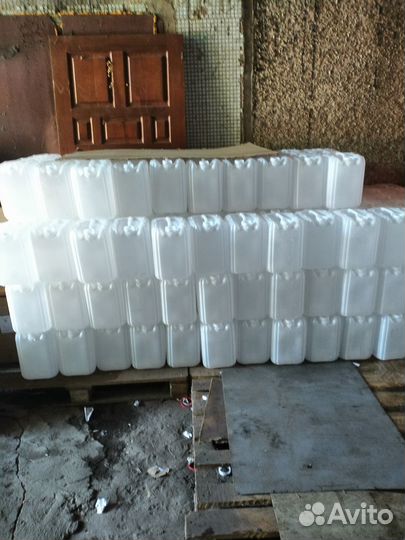 Канистры пластиковые б/у.крышки