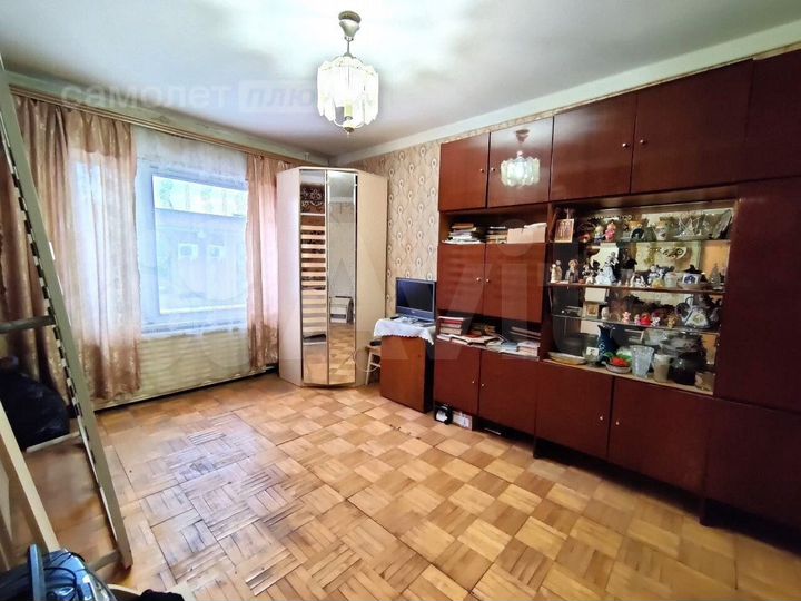 2-к. квартира, 43 м², 1/9 эт.