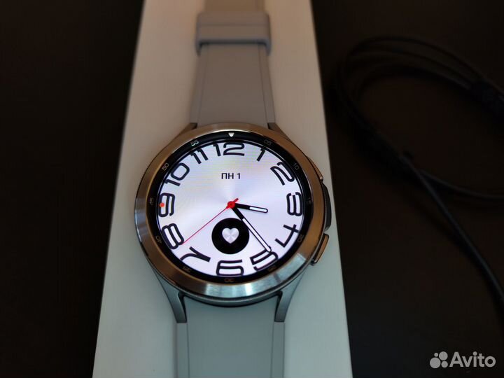 Умные часы Samsung Galaxy Watch 4 Classic