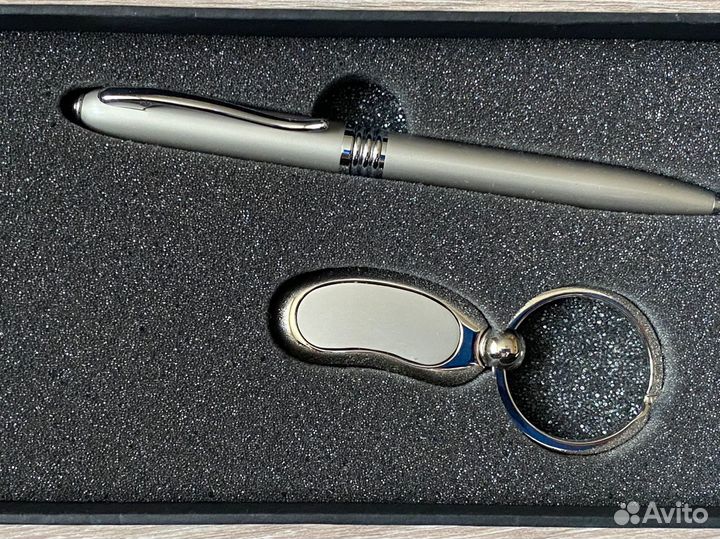 Подарочный набор (ручка, брелок)