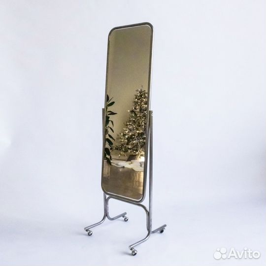 Зеркало напольное Freedom на колёсах, хром, 550Lx