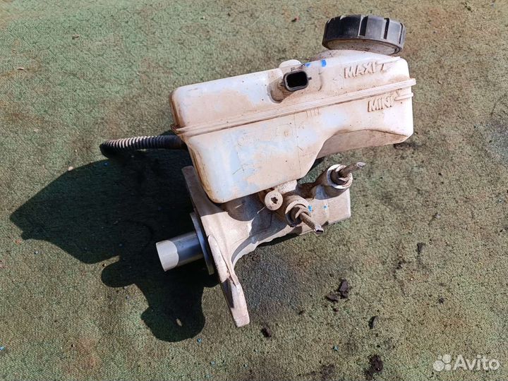 Главный тормозной цилиндр гтц Рено Сандеро 2016 г