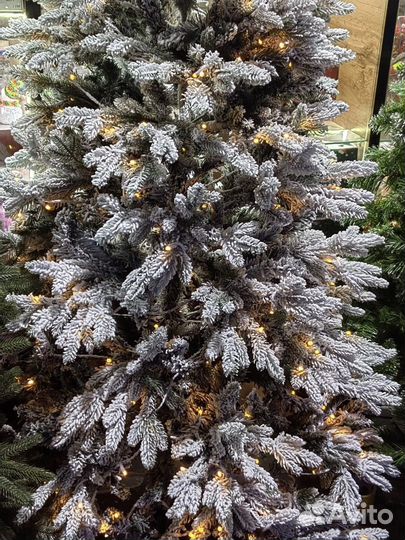 Елка искусственная заснеженная с гирляндой