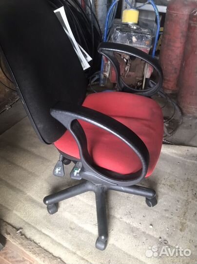 Стул мягкий на колесиках