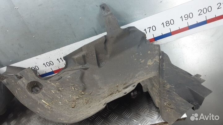 Подкрылок передний на Mercedes C-class 204