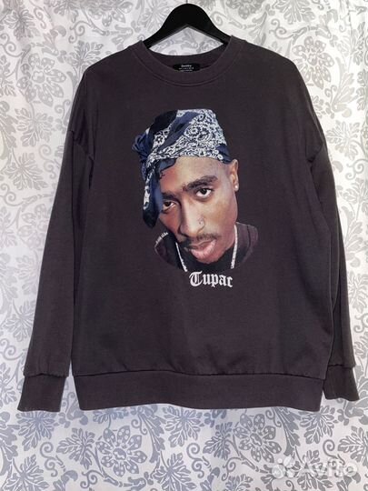 Свитшот с 2PAC от Bershka