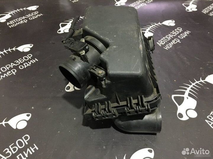 Корпус воздушного фильтра Toyota Auris 1.6L