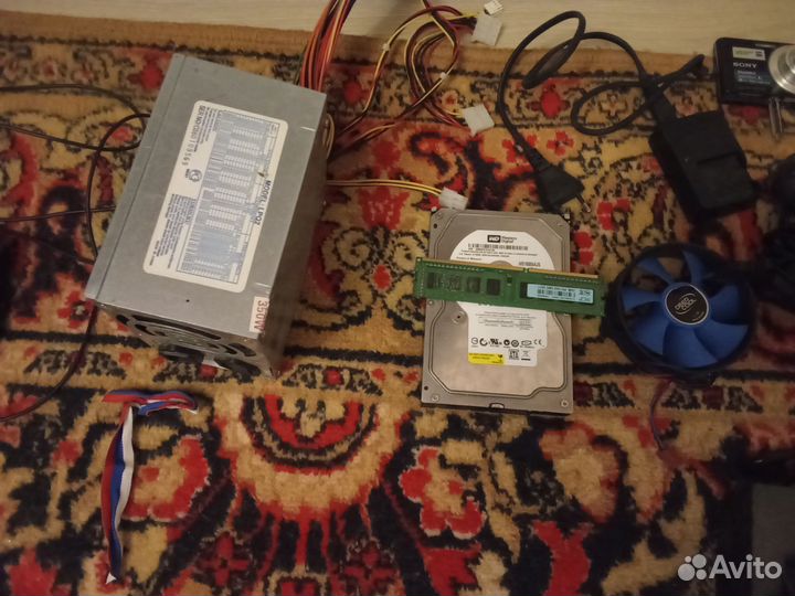 Электроника,1фотопарат рабочий,2видио камеры,3000