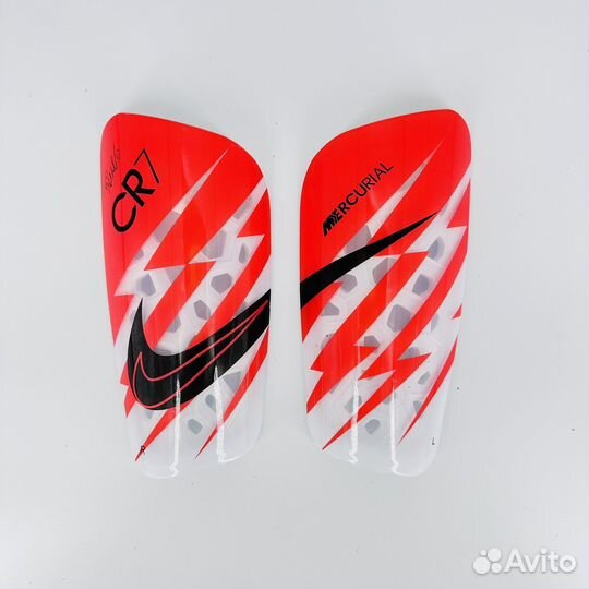 Футбольные щитки