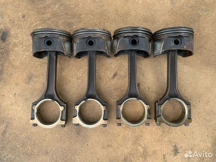 Поршень с шатуном Ford Focus DB hwda 2007