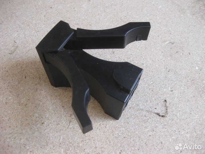 Кронштейн подстаканника land cruiser