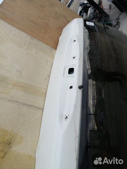 Дверь багажника Nissan Serena C26