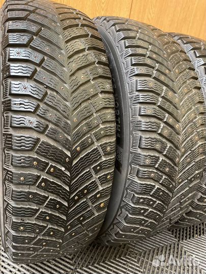 Michelin X-Ice North 4 215/65 R17
