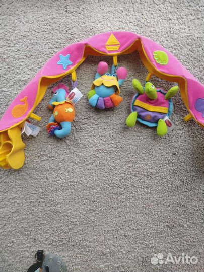 Яркая дуга на коляску/ кроватку Tiny love