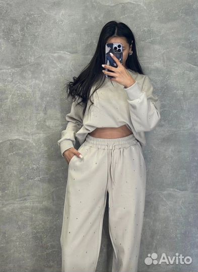 Спортивный костюм со стразами