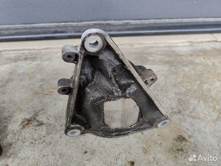 Кронштейн кпп Audi A6 C5 1997-2005