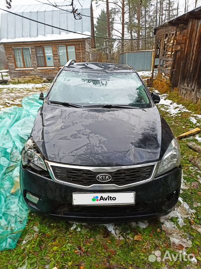 Kia Ceed 1.6 МТ, 2010, битый, 250 000 км