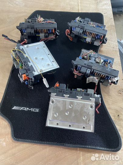 Блок предохранителей передний SAM Mercedes W211