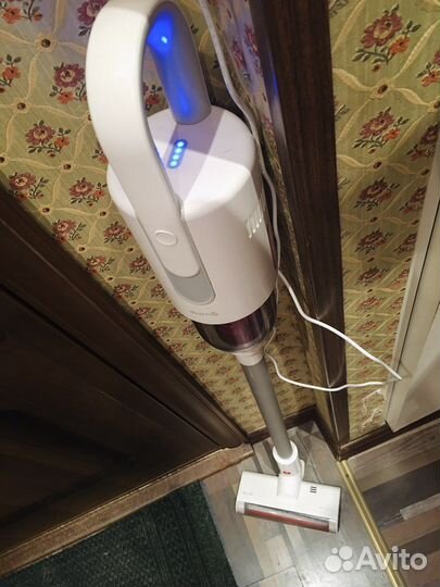 Пылесос вертикальный беспроводной