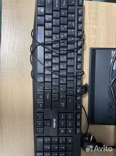 Монитор и клавиатура для компьютера