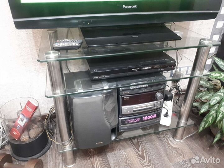 Стеклянная тумба под тв