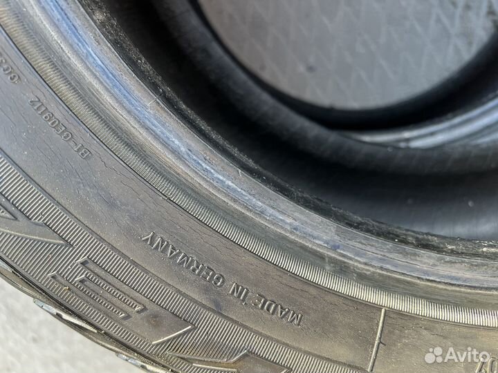 Goodyear UltraGrip Extreme 215/55 R16 92H