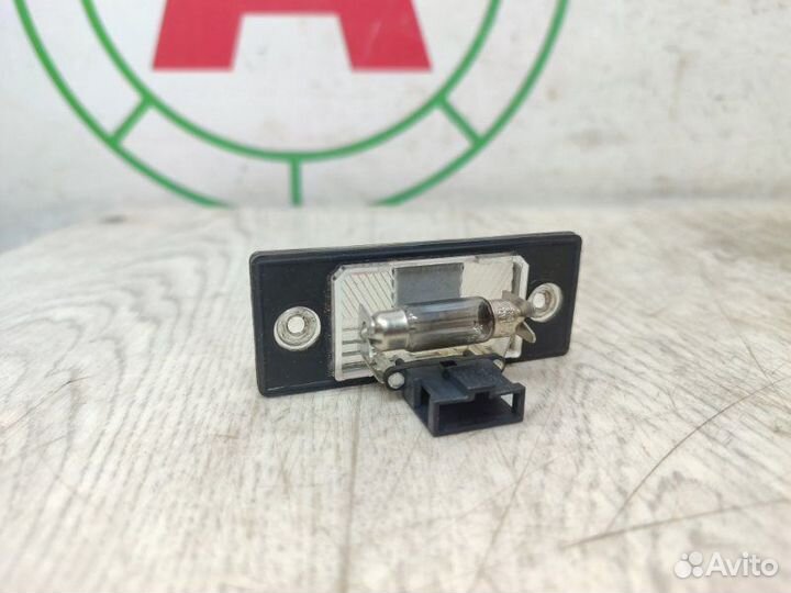 Подсветка номера задняя Volkswagen Tiguan 2.0 2010