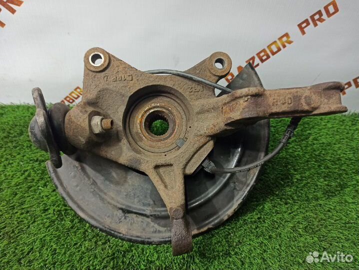 Кулак поворотный передний правый Renault Duster