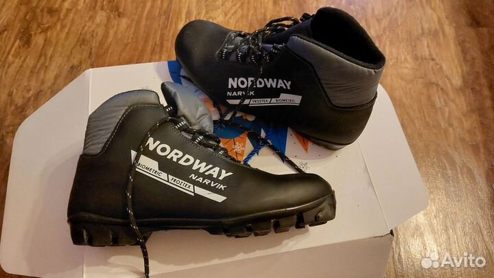 Лыжные ботинки