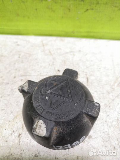 Крышка расширительного бачка Ауди 100 44 кузов С3