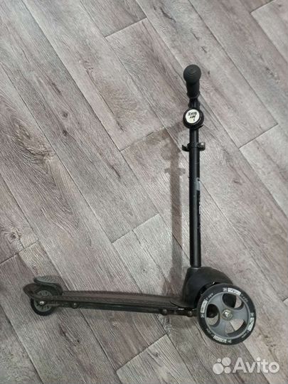 Самокат трехколесный