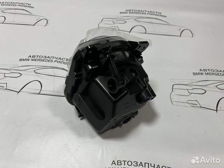 Левая передняя противотуманка BMW F10 рестайлинг