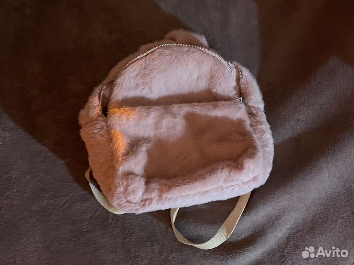 Пушистый рюкзачок stradivarius
