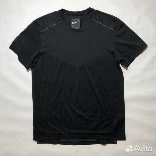 Спортивная футболка Nike