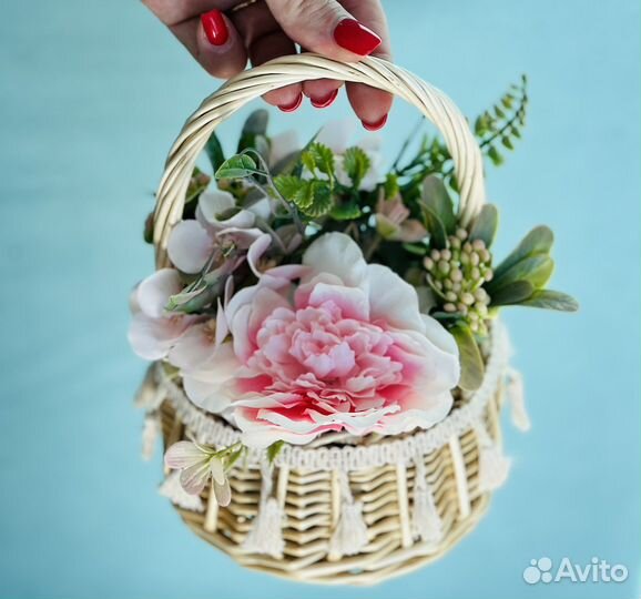 Искусственные цветы в горшках