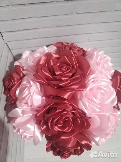 Розы из атласных лент