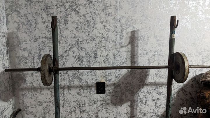 Стойка со штангой