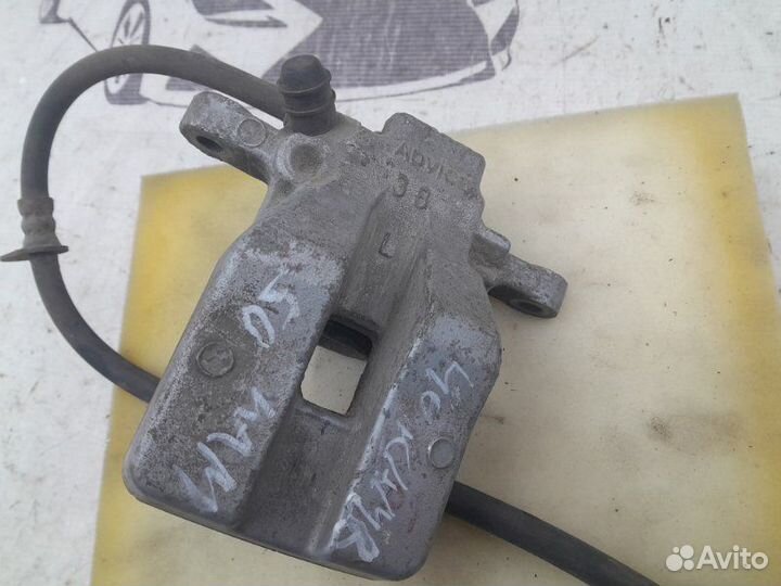 Тормозной суппорт задний левый Toyota Camry 50