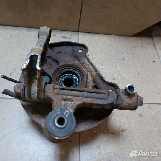 Кулак задний Subaru legacy 2