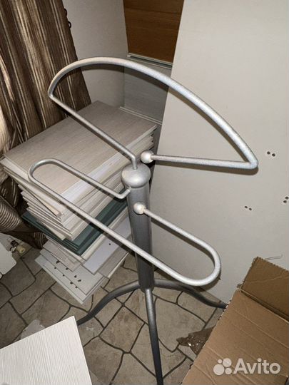 Ленивый слуга вешалка напольная