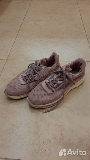 Кроссовки женские