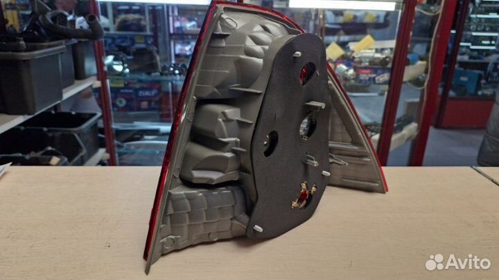 Фонарь задний задний левый Toyota Corolla NZE121