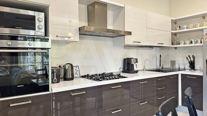 Дом 182 м² на участке 1 сот.