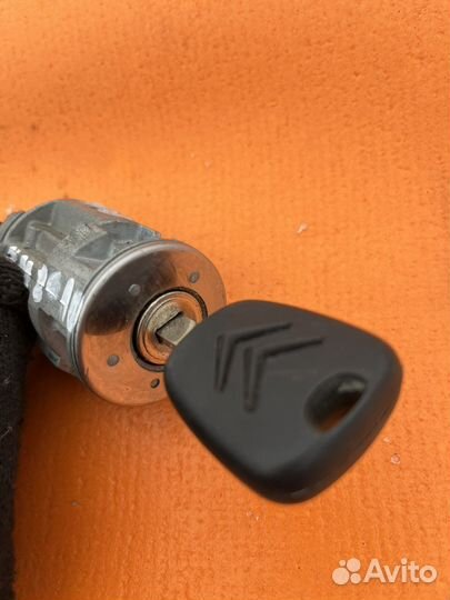 Личинка замка зажигания Ситроен C4 2010