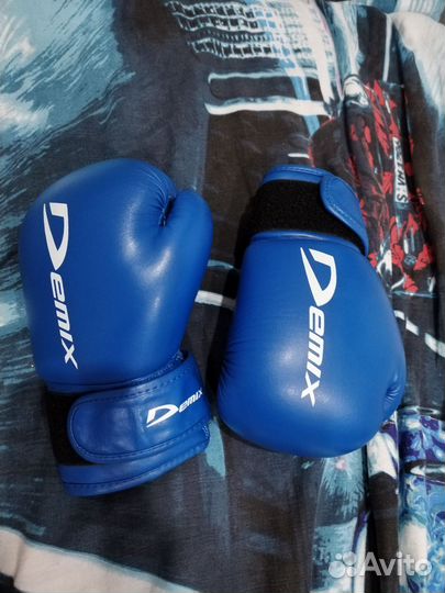 Боксерские перчатки и бинты боксерские