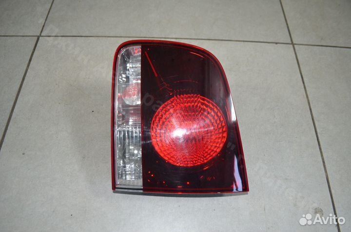 Фонарь крышки багажника правый Touareg I рестайл