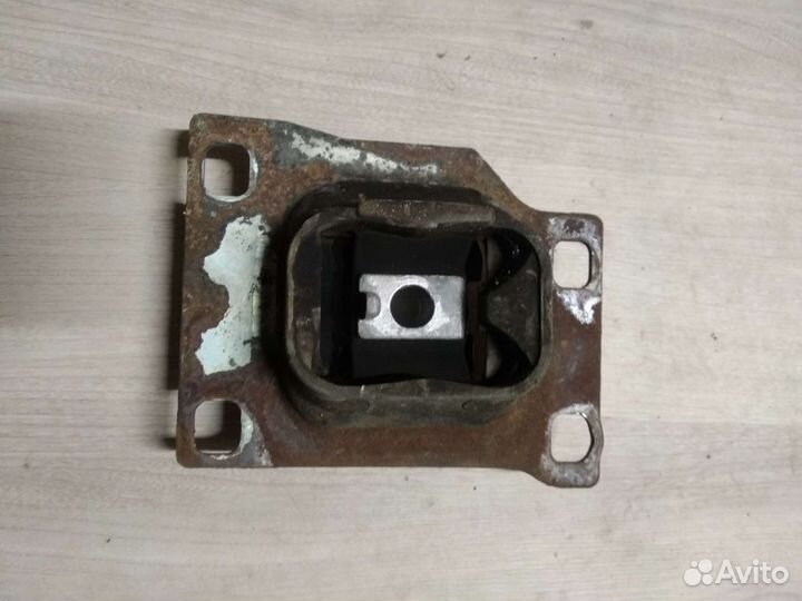 Ford Transit Connect Подушка кпп